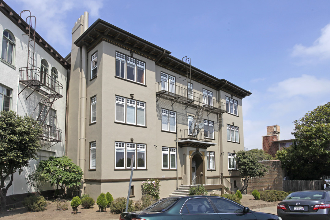 Hill Manor and Hill Court Apartments in Oakland, CA - Building Photo