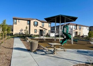 34495 Agave Dr in Winchester, CA - Foto de edificio - Building Photo