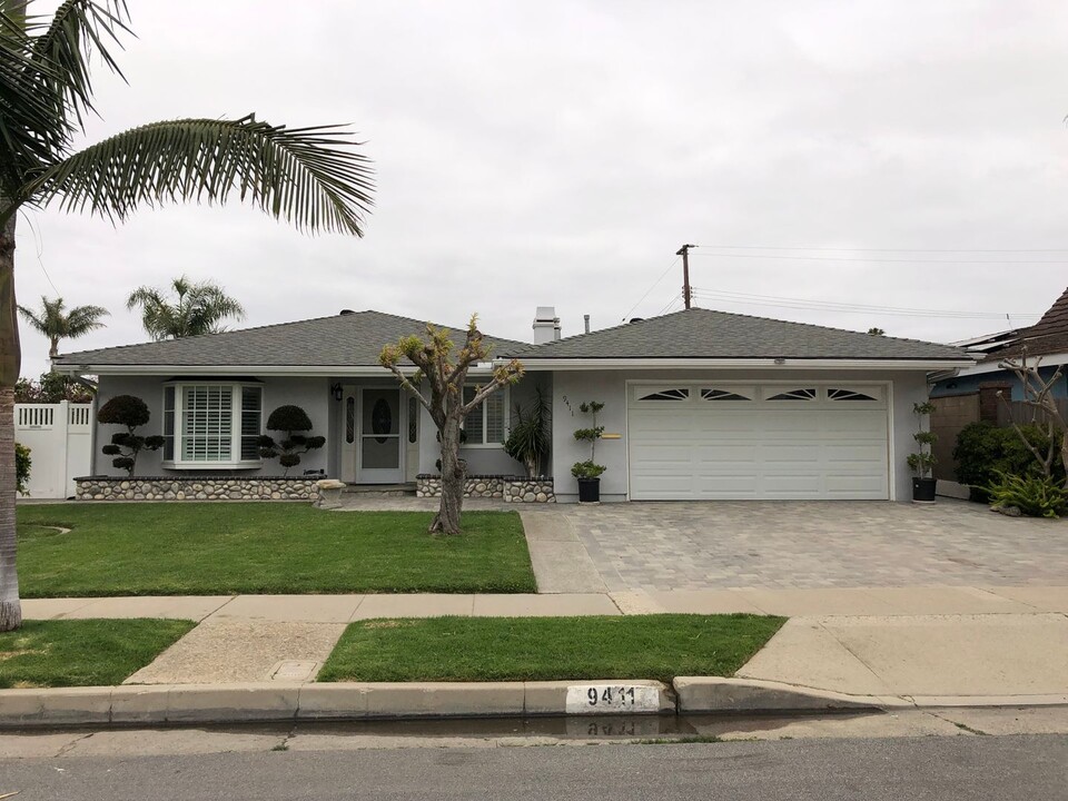 9411 Leilani Dr in Huntington Beach, CA - Building Photo