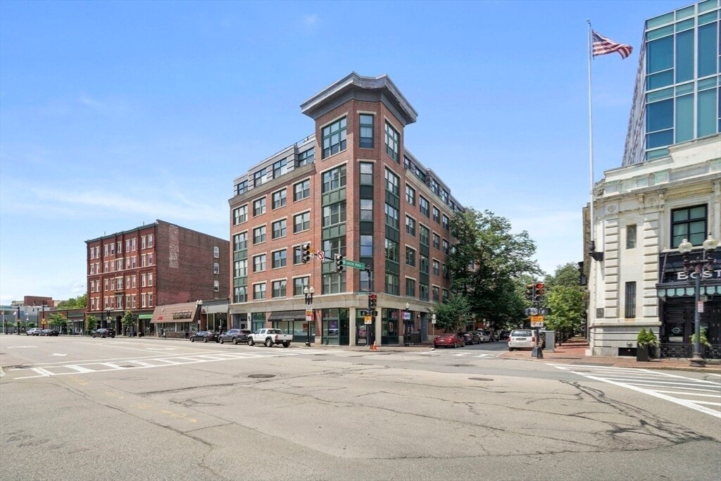 1387 Washington St in Boston, MA - Building Photo