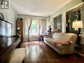 29 W Borough St in Markham, ON - Building Photo - Building Photo