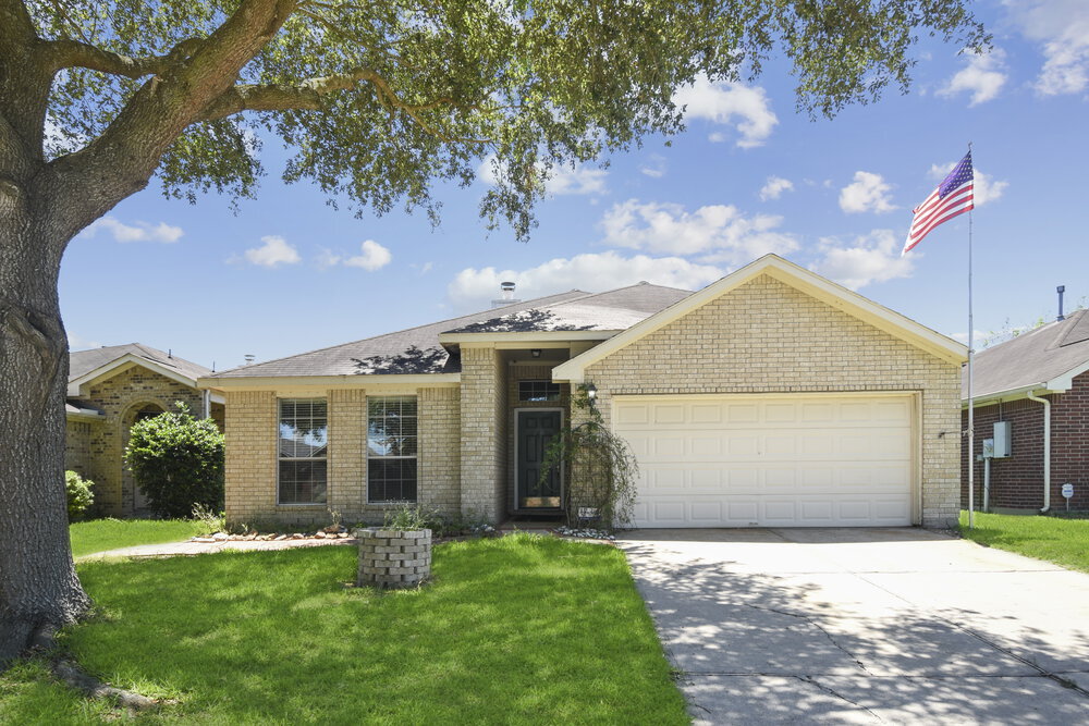 1815 Sherwood Forest Cir in League City, TX - Building Photo