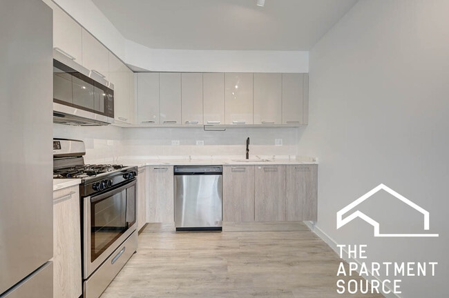 property at 7621 N Sheridan Rd