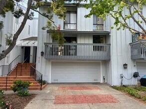 8184 Caminito Sonoma in La Jolla, CA - Building Photo - Building Photo