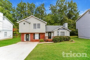 5530 Marbut Forest Way in Lithonia, GA - Building Photo