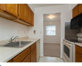 3301 Valley Dr, Unit 3301 in West Chester, PA - Foto de edificio - Building Photo