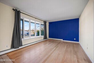 573 Lloyd Rd in Matawan, NJ - Building Photo - Building Photo