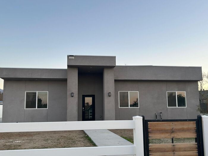 9308 E Ave T in Littlerock, CA - Building Photo