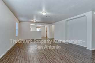 124 Pointe Loop in Cibolo, TX - Building Photo - Building Photo