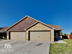 700 Rolling Terrace Cir in Granbury, TX - Foto de edificio - Building Photo