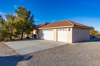 811 E Kendall Ave in Ridgecrest, CA - Building Photo - Building Photo