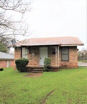 1428 E Houston St in Tyler, TX - Building Photo