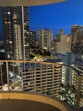 469 Ena Rd, Unit 1407 in Honolulu, HI - Building Photo - Building Photo