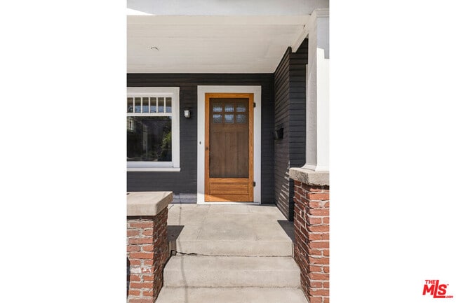 1327 Portia St in Los Angeles, CA - Building Photo - Building Photo