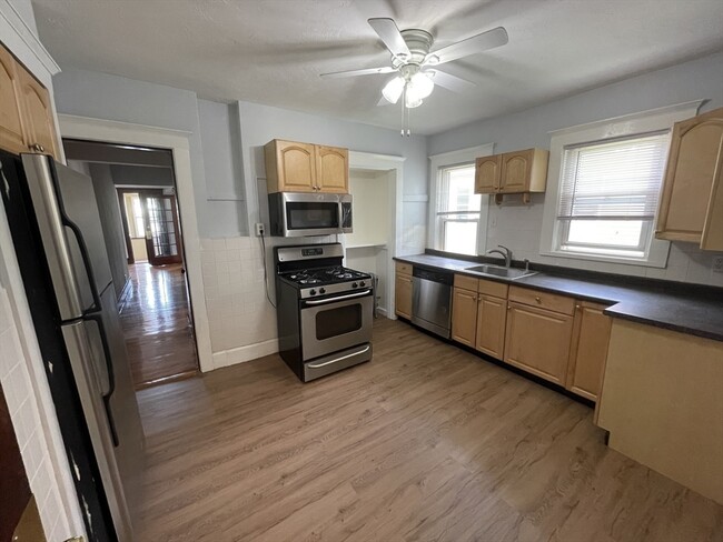 72 Nonantum St, Unit 2 in Boston, MA - Building Photo - Building Photo