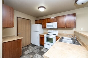 Waterstone Apartments in Moorhead, MN - Building Photo