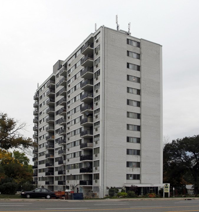 La Belfontaine in Mississauga, ON - Building Photo