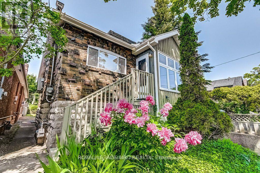 30 Fourth St in Toronto, ON - Building Photo