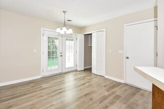 631 Folkstone Rd in Columbia, SC - Foto de edificio - Building Photo