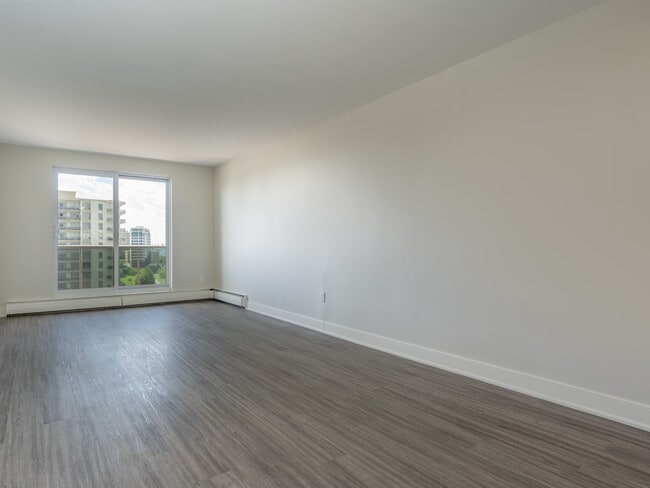 Centennial Park Place Apartments in Sarnia, ON - Foto de edificio - Building Photo