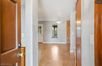 11211 Windtree Dr E in Jacksonville, FL - Foto de edificio - Building Photo
