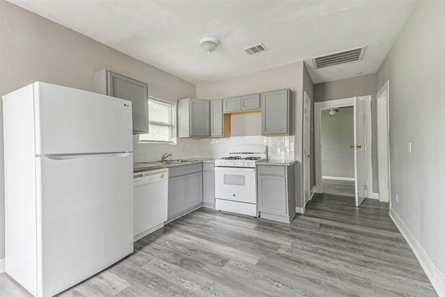 9839 Racine St in Houston, TX - Foto de edificio - Building Photo