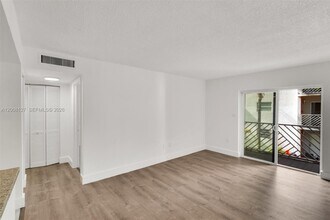4335 NW S Tamiami Canal Dr in Miami, FL - Building Photo - Building Photo