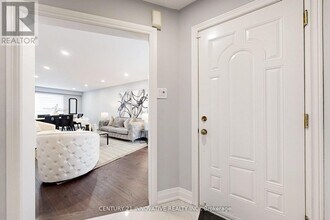 19 Yorkville Dr in Courtice, ON - Building Photo - Building Photo