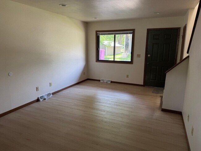 330 Liberty St in La crosse, WI - Building Photo - Building Photo