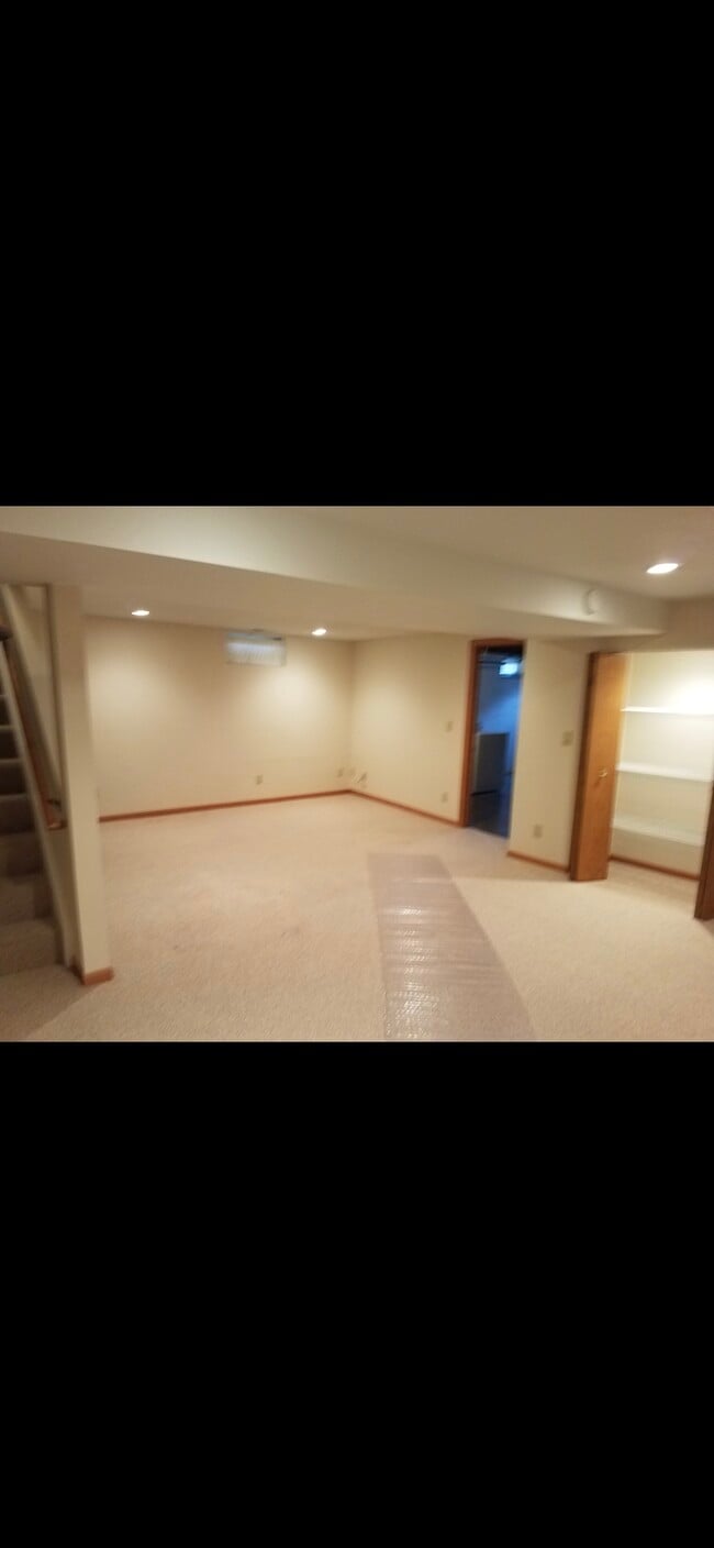 2293 Trygg Dr in Dubuque, IA - Building Photo - Building Photo