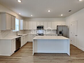 4 Pointe Dr in Dallas, GA - Building Photo - Building Photo