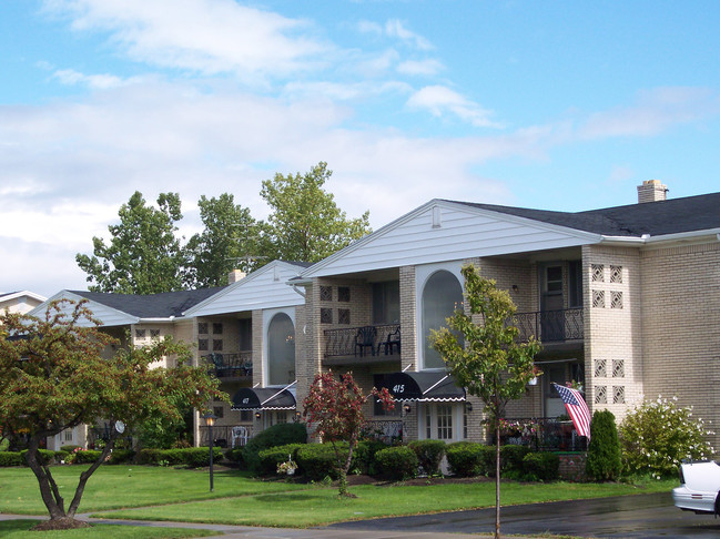 Delta Garden Apartments in Amherst, NY - Building Photo - Building Photo