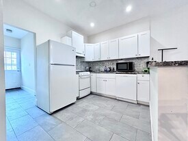 61 Thatcher St, Unit 2 in Brookline, MA - Building Photo