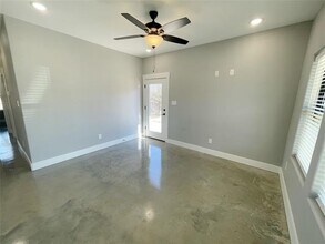 1213 Oak Dr in Denison, TX - Building Photo - Building Photo