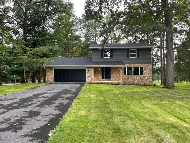 6580 Fairway Dr W in Fayetteville, PA - Building Photo - Building Photo