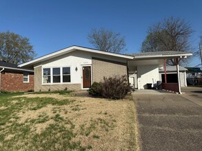 663 Redwood Dr in Clarksville, IN - Building Photo - Building Photo