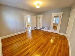 355 VFW Parkway in Brookline, MA - Foto de edificio - Building Photo