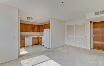 301 N Ford Ave, Unit #218 in Fullerton, CA - Foto de edificio - Building Photo