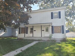 1112-1114 Byron Ave in Waterloo, IA - Building Photo - Building Photo