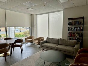 887 Farmington Ave in West Hartford, CT - Building Photo - Building Photo