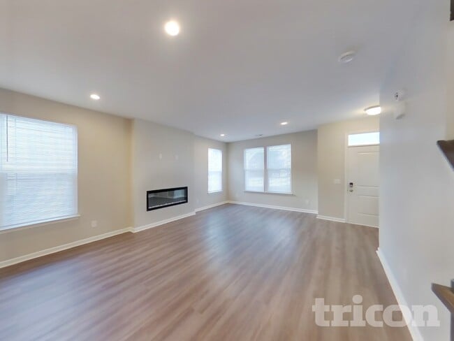 111 Thomas Point Dr in Fortville, IN - Building Photo - Building Photo