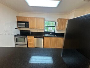 32 Camden Dr in Bal Harbour, FL - Building Photo - Building Photo