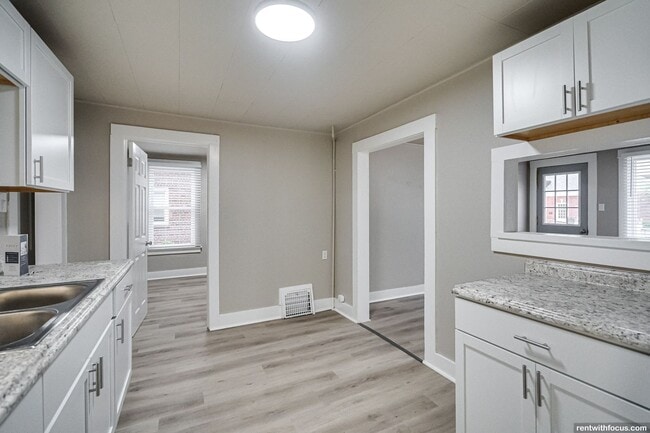 433 Ahnaip St in Menasha, WI - Building Photo - Building Photo