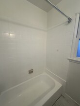 1444 S Ogden Dr, Unit Studio Granny Unit in Los Angeles, CA - Foto de edificio - Building Photo