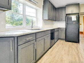 33 Farmington Ave in Waterbury, CT - Building Photo - Building Photo