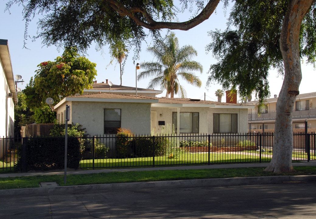 6453 72nd St in Paramount, CA - Building Photo