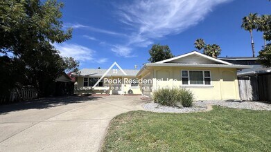 9225 La Riviera Dr in Sacramento, CA - Building Photo - Building Photo