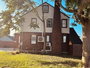21 James L L Burrell Ave in Hempstead, NY - Building Photo - Building Photo