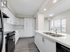 2 Neptune Dr in Toronto, ON - Building Photo - Building Photo