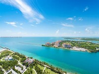 300 S Pointe Dr, Unit 706 in Miami Beach, FL - Building Photo - Building Photo